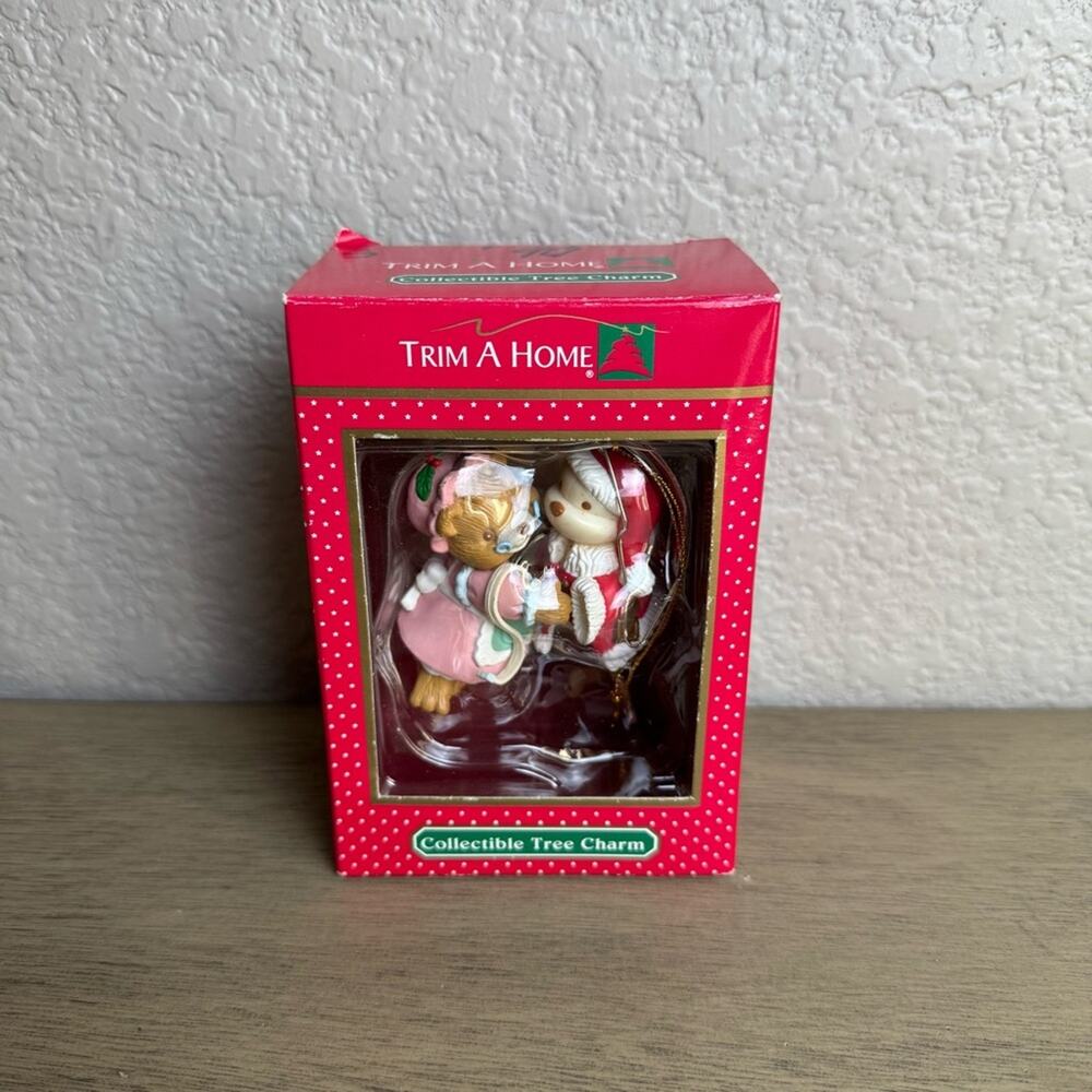 Trim A Home Vintage Kmart 1997 Seamstress Bear Ornament‎